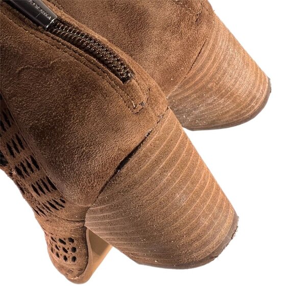Vince Camuto Boots Womens Sz 7.5 Shoes Leather Ankle Booties Block Heel Pierced - Picture 10 of 12